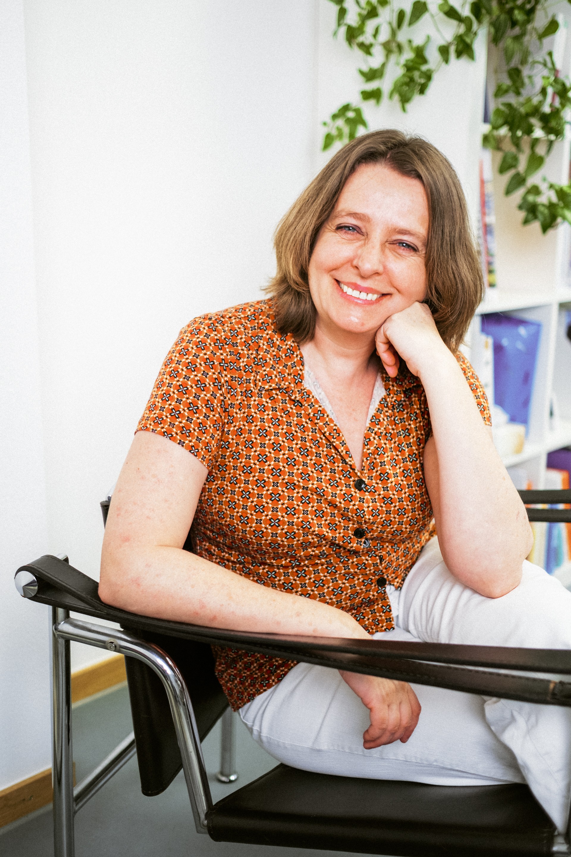 Abstracted user interface forecasting a 16% off target for 2027 emissions goal alongside an image of a mossy tree on top of a light blue gradient background